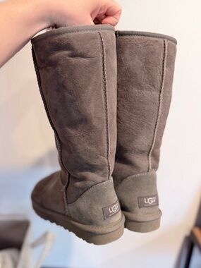 UGG | Classic Tall Grey | Size 7